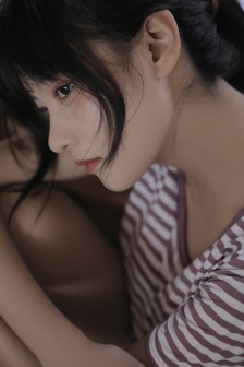 牡丹花下